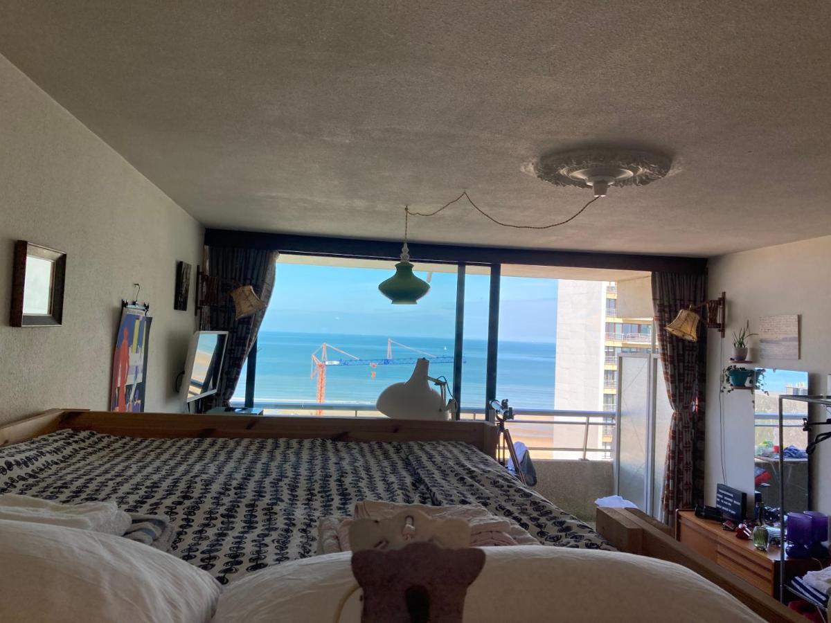 Tiny Apt W/ Balcony And Seaview, Even Out Of Your Bed ! Ostende Kültér fotó