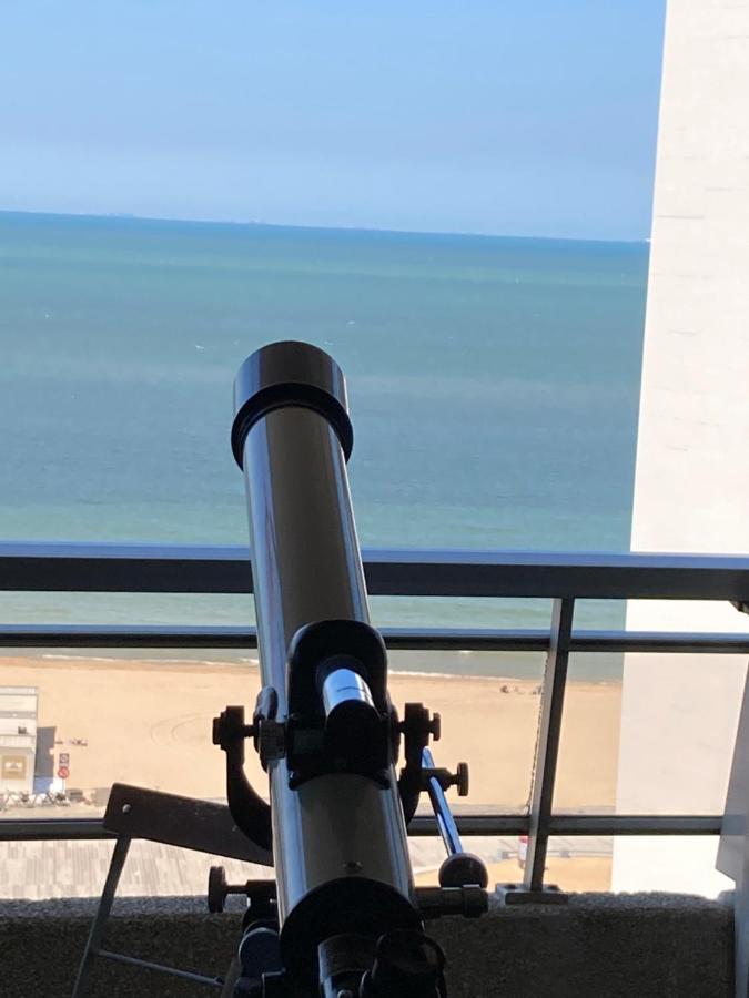 Tiny Apt W/ Balcony And Seaview, Even Out Of Your Bed ! Ostende Kültér fotó